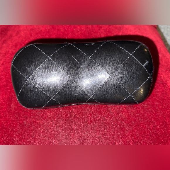 Authentic CHANEL quilted sunglasses case & dust cloth main image 5